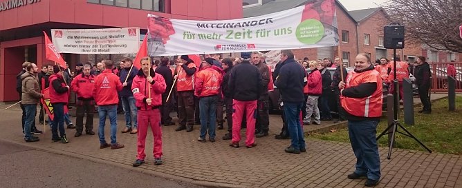 Die IG Metall ruft zum Arbeitskampf, heute wurden bei Maximator in Nordhausen die Transparente entfaltet (Foto: Angelo Glashagel)