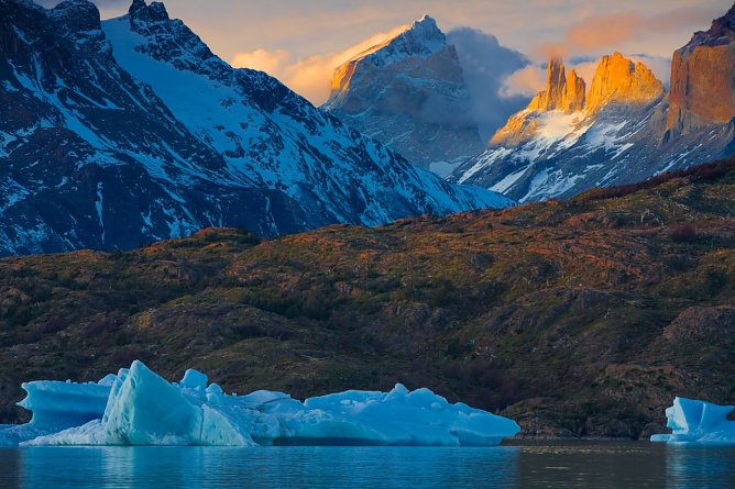 Eisberge im Lago Grey im Winter im Torres del Paine Nationalpark (Foto: Blickpunkt Erde)