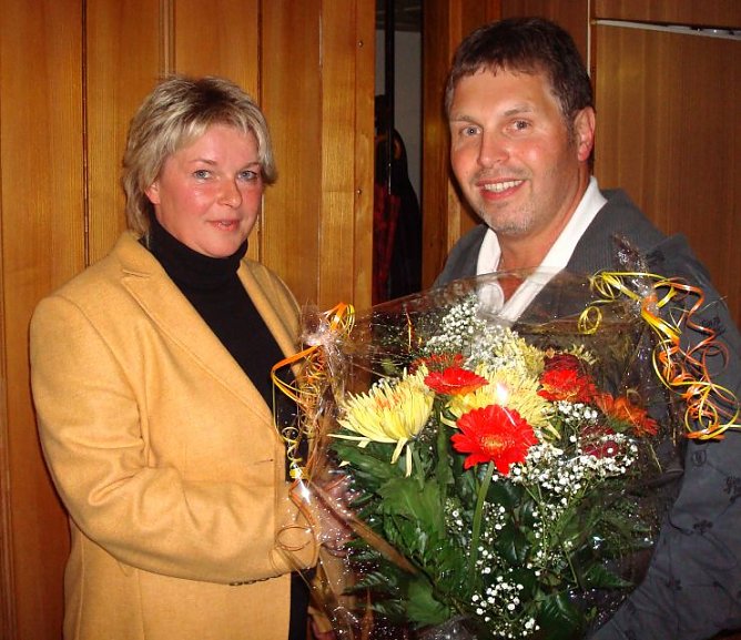 Gratulation zur Wahl (Foto: Gewerbeverein Hainleite e.V.) Gratulation zur Wahl (Foto: Gewerbeverein Hainleite e.V.)