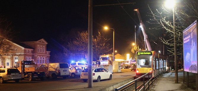 Entgleiste Straßenbahn vor der Rothleimmühle (Foto: Angelo Glashagel) Entgleiste Straßenbahn vor der Rothleimmühle (Foto: Angelo Glashagel)