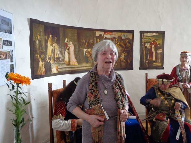 Heidelore Kneffel besch&auml;ftigt sich seit 1993 mit dem Leben und Wirken der K&ouml;nigin Mathilde (Foto: Hans-Georg Backhaus)