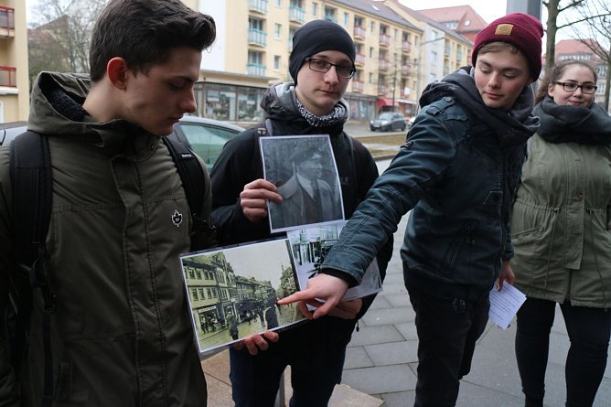 Die Sch&uuml;lerinnen und Sch&uuml;ler des Herder-Gymnasiums haben sich eingehend mit den Lebensumst&auml;nden der Opfer auseinandergesetzt (Foto: Angelo Glashagel)