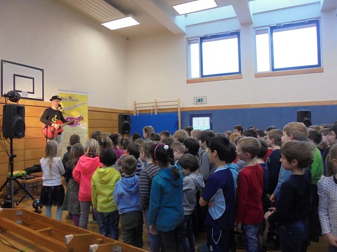 Musikalische &Uuml;berraschung (Foto: Staatliche Grundschule Bertold-Brecht)