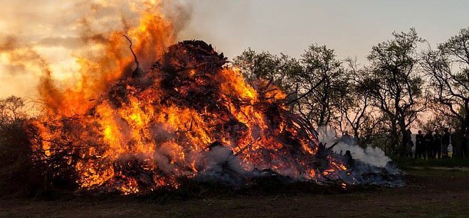Osterfeuer in Krimderode (Foto: privat)