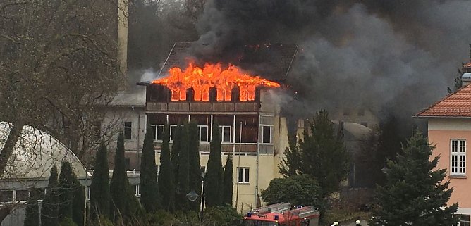 Geb&auml;ude in Flammen (Foto: privat)