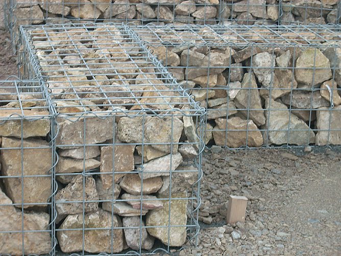 Gabionen auf dem Frauenberg (Foto: Karl-Heinz Herrmann) Gabionen auf dem Frauenberg (Foto: Karl-Heinz Herrmann)