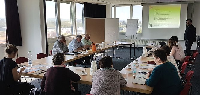 Diskutiert (Foto: J. Piper)