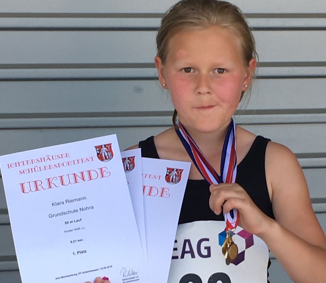 Klara r&auml;umt jede Woche Titel ab (Foto: privat)