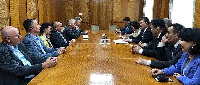 Empfang bei Abgeordneten des mongolischen Parlaments (Foto: NUV)