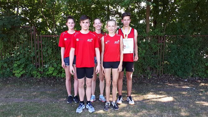 v.l.n.r. Anna Luise Wolfsteller, Max Pauluhn, Anne Sophie Deterding, Karolin von Glasenapp, Josh Anhalt (Foto: Werner H&uuml;tcher)