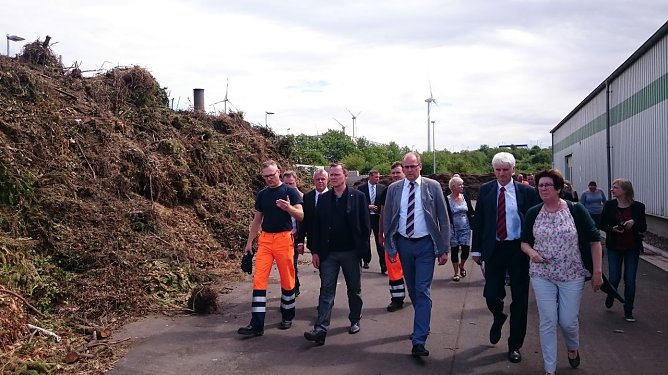 Ministerpr&auml;sident Bodo Ramelow zu Besuch am Abfallwirtschaftszentrum Nentzelsrode (Foto: Angelo Glashagel)