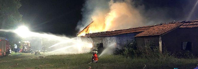 Stroh- und Holzlager in Branderode stand in Flammen (Foto: Th. Evers)