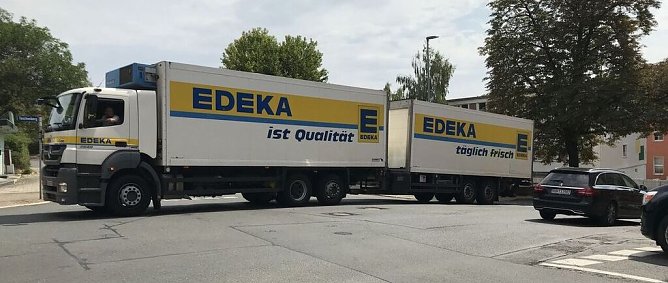 Brummi blockiert Taschenberg-Kreuzung (Foto: privat)