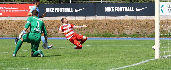 Kammlott rutscht ins Leere (Foto: Bernd Peter)