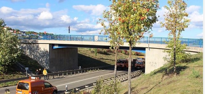 Br&uuml;ckensperrung an der B4 (Foto: Karl-Heinz Herrmann)