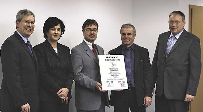 Urkunde erhalten (Foto: nnz)