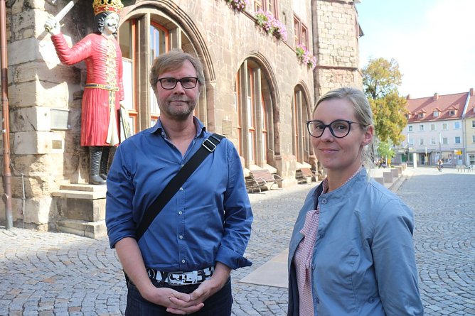Der Abgeordnete Dirk Adams und B&uuml;roleiterin Bettina Ehrhardt waren heute zum Gespr&auml;ch im Rathaus (Foto: Angelo Glashagel)