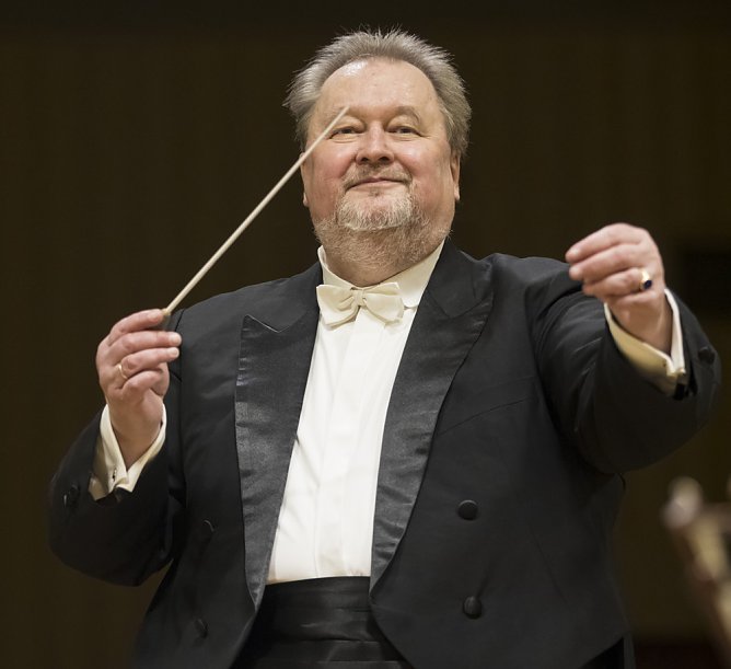  <i>Generalmusikdirektor Michael Helmrath aus der Perspektive des Orchesters erleben k&ouml;nnen Teilnehmer von Mitten drin statt au&szlig;en vor am 26. September um 18 Uhr; Foto: <b>Tilmann Graner</b> </i> (Foto: Tilman Graner)
