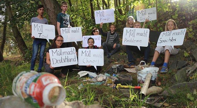 M&uuml;ll macht Chaos - junge K&uuml;nstler haben angepackt (Foto: Angelo Glashagel)