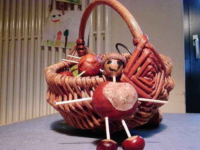 Kastanien-Bastelei zum KILA-Aktionstag (Foto: Frank Tuschy)