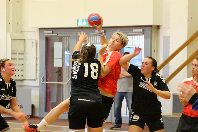 Gro&szlig;artiges Comeback nach fast acht Jahren Handballpause: Angelina Walter trifft gleich siebenmal (Foto: Uwe Tittel)