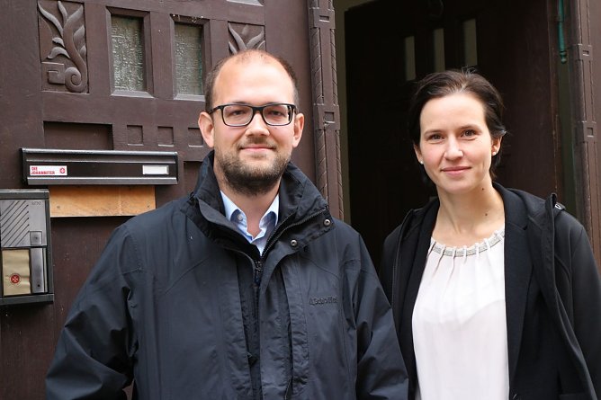 "Wir haben alle T&uuml;ren aufgemacht" - Carsten Grimme und Katharina H&ouml;hne von der Johanniter-Unfall-Hilfe (Foto: Angelo Glashagel)