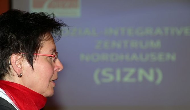 Bescheid &uuml;bergeben (Foto: nnz)