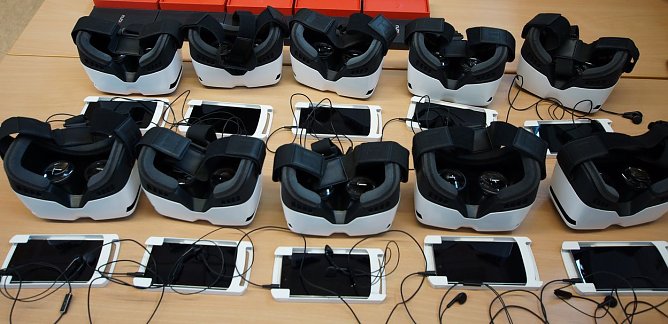 Virtuell Reality-Brillen f&uuml;r eine anschauliche Unterrichtsgestaltung (Foto: Michael Pieplow)