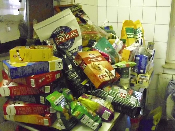 Gabentisch (Foto: C. Knust) Gabentisch (Foto: C. Knust)