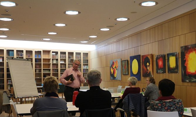 Alt-Hebr&auml;isch f&uuml;r Anf&auml;nger mit Dr. Bodo Seidel  (Foto: Angelo Glashagel)