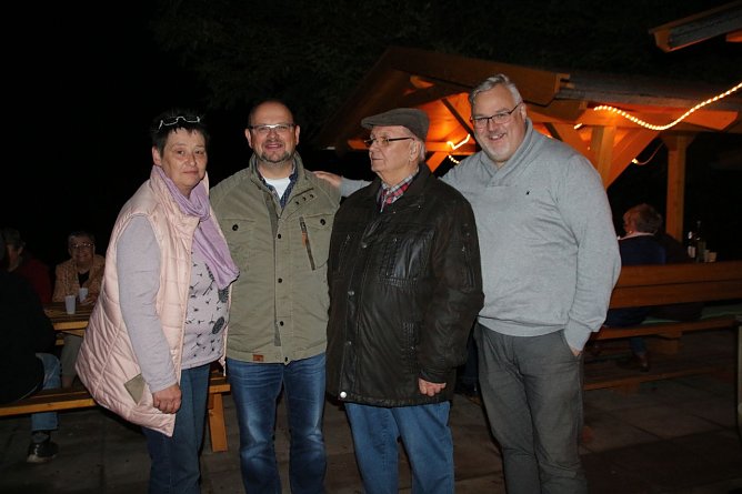 v.l.n.r.: Ortsteilb&uuml;rgermeisterin Christaine Winkler-K&ouml;hler, Heiko M&uuml;ller vom Bauamt, Manfred K&ouml;nig und Stadtrat Steffen Iffland (Foto: Pressestelle Stadt Nordhausen)
