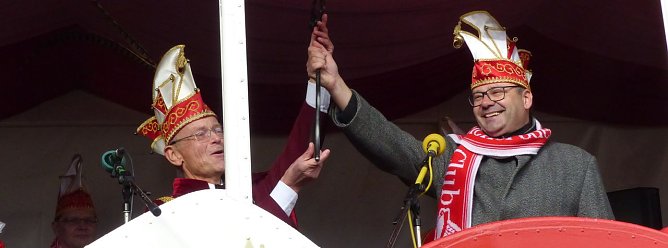 Zum letzten Mal &uuml;bergeben (Foto: nnz)