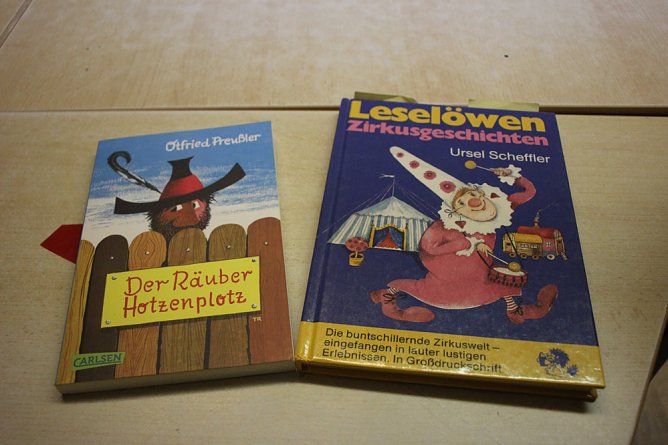 Vorlesen bei Junioren und Senioren (Foto: Karl-Heinz Herrmann)