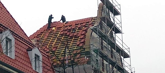 Arbeit in luftiger H&ouml;he (Foto: Kurt Frank)