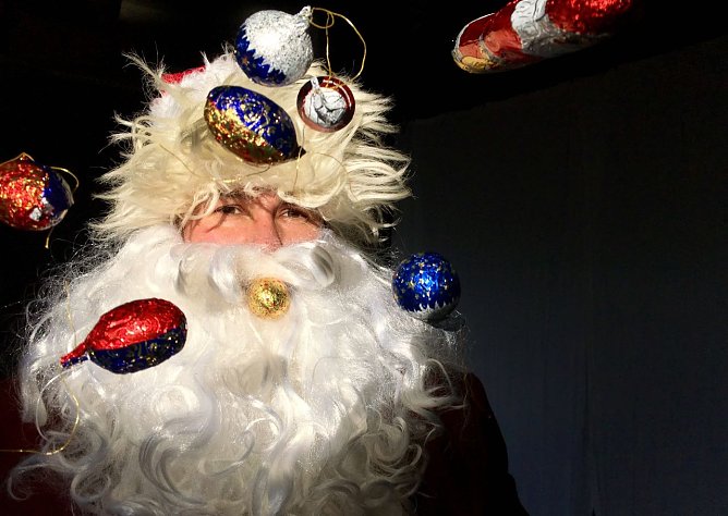 Drei Salto für Aschenbrödel (Foto: Jessica Piper) Drei Salto für Aschenbrödel (Foto: Jessica Piper)