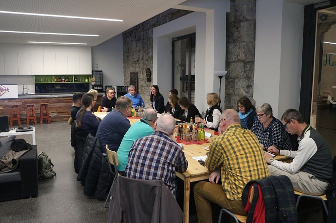 Der Jugendhilfeausschuss kam gestern in der Altendorfer Kirche zusammen (Foto: Angelo Glashagel) Der Jugendhilfeausschuss kam gestern in der Altendorfer Kirche zusammen (Foto: Angelo Glashagel)