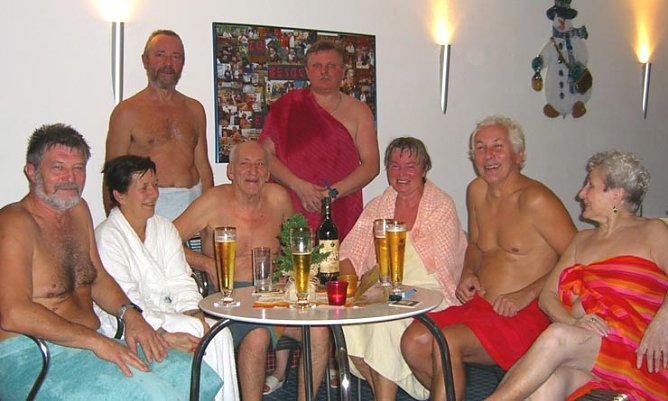 Feucht-fr&ouml;hliche Feier im Badehaus (Foto: badehaus)