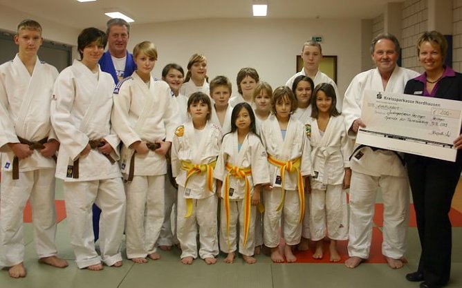 Überreicht (Foto: KSK) Überreicht (Foto: KSK)