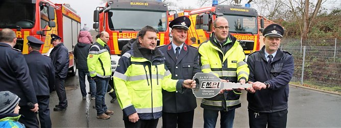 Fahrzeug&uuml;bergabe in Ellrich (Foto: Susanne Schedwill)