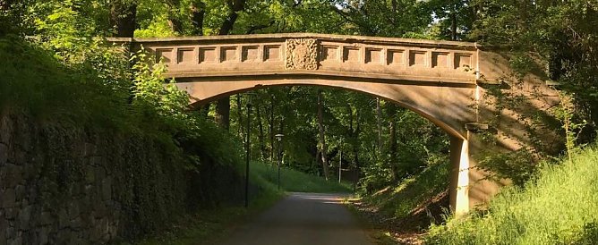 Die Verlobungsbr&uuml;cke (Foto: F&ouml;rderverein Park Hohenrode)
