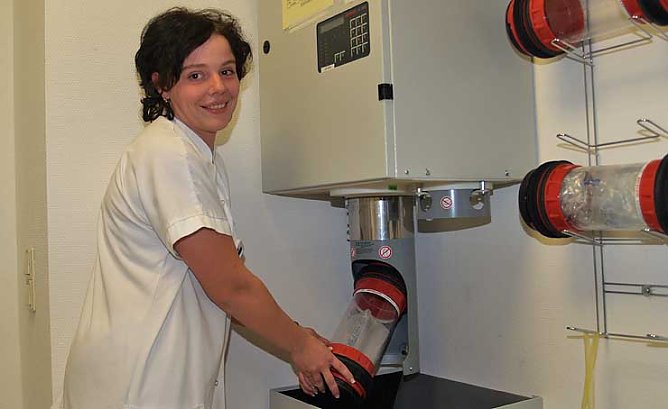 Schwester Stefanie an der MVZ-Station (Foto: nnz)