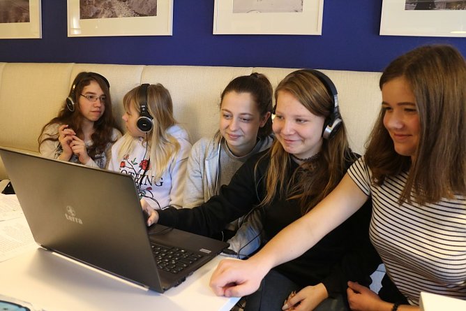 F&uuml;r die n&ouml;tige technische Unterst&uuml;tzung sorgt das Radio Enno (Foto: Angelo Glashagel)