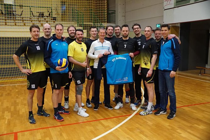 Frische Outfits f&uuml;r die alten Herren des SVC (Foto: Dominik Rieger)