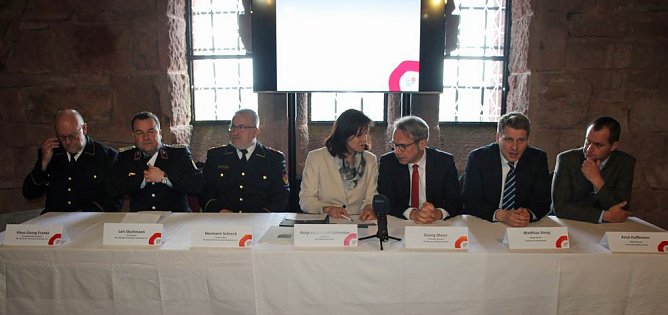Deutsche Feuerwehrmeisterschaft in Bad Frankenhausen (Foto: Karl-Heinz Herrmann) Deutsche Feuerwehrmeisterschaft in Bad Frankenhausen (Foto: Karl-Heinz Herrmann)