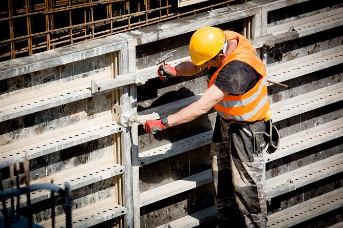  Mehr Geld f&uuml;r Maurer & Co.: Die... Bauunternehmen in Nordth&uuml;ringen m&uuml;ssen ihren Besch&auml;ftigten nun mindestens 12,20 Euro pro Stunde zahlen (Foto: IG Bau)