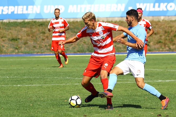 Szene aus dem Hinspiel in Berlin (Foto: Bernd Peter)