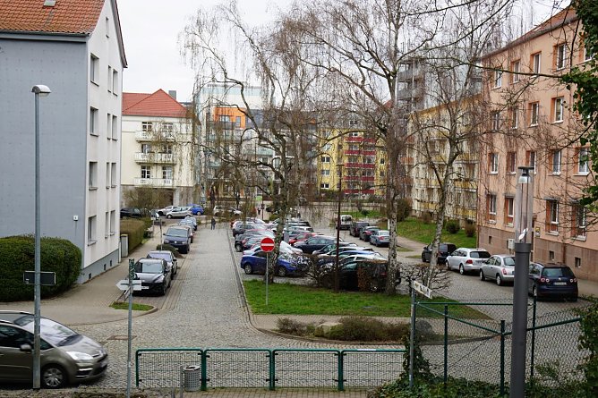 Das neue Parkhaus  soll auf dem jetzigen Parkplatz in der Stra&szlig;e Am Petersberg entstehen. Eine Etage wird unterirdisch errichtet.  (Foto: Susanne Schedwill/SWG Nordhausen)