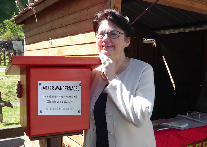 Neue Stempelstelle am Steinkreuz bei S&uuml;lzhayn (Foto: Janet Lie&szlig;mann)