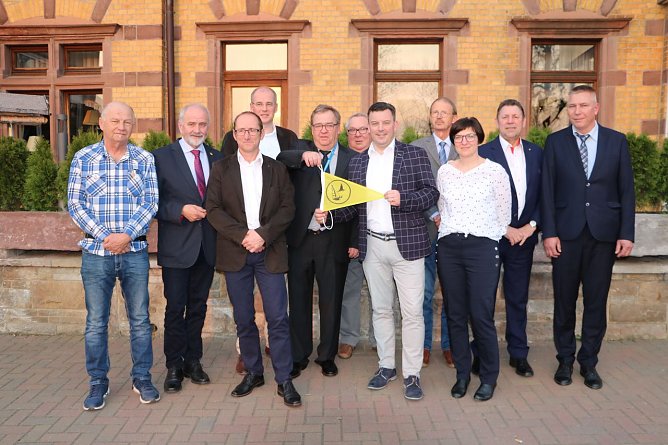Vorstand und Ehreng&auml;ste (Foto: privat)