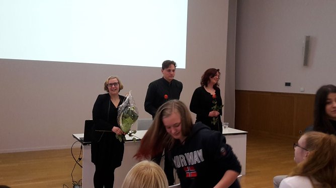 Zum Auftakt des Lesefr&uuml;hlings an der Petersbergschule fand am Montag in der Stadtbibliothek eine Lesung aus dem Roman von Miep Gries Meine Zeit mit Anne Frank (Foto: Petersbergschule Nordhausen)